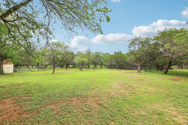 510 Maybrook DR, Buda, TX 78610