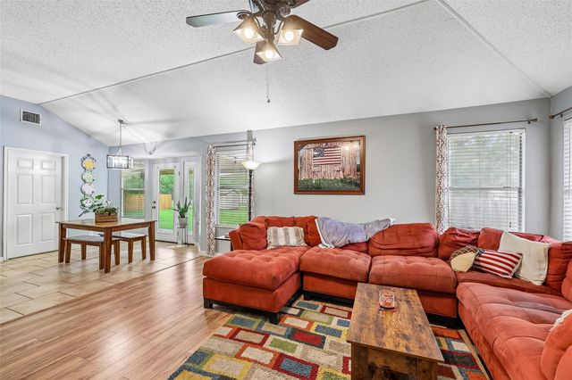 510 Maybrook DR, Buda, TX 78610