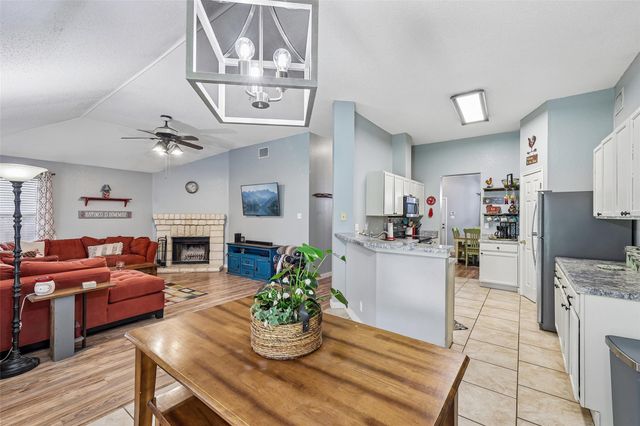 510 Maybrook DR, Buda, TX 78610