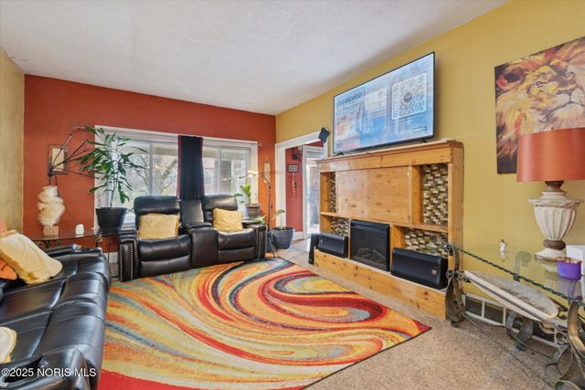 2927 Stickney Avenue, Toledo, OH 43608