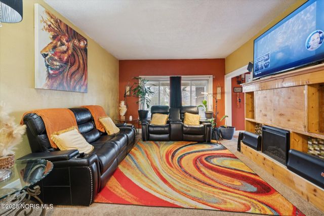 2927 Stickney Avenue, Toledo, OH 43608