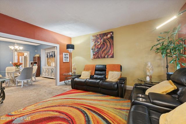 2927 Stickney Avenue, Toledo, OH 43608