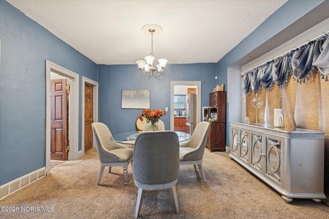 2927 Stickney Avenue, Toledo, OH 43608