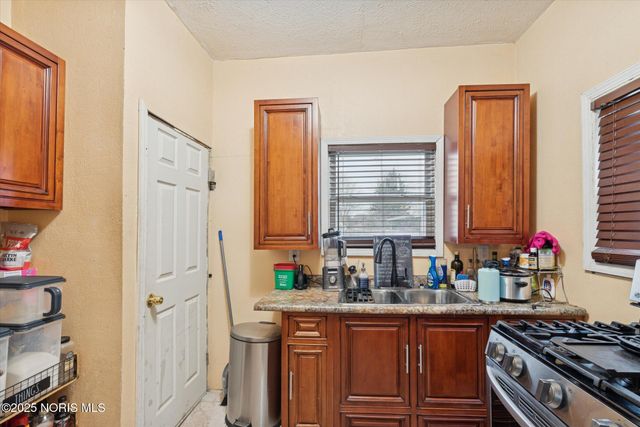 2927 Stickney Avenue, Toledo, OH 43608