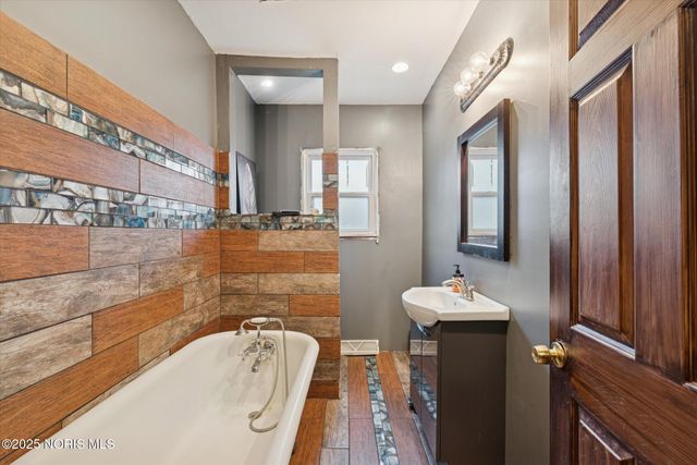 2927 Stickney Avenue, Toledo, OH 43608