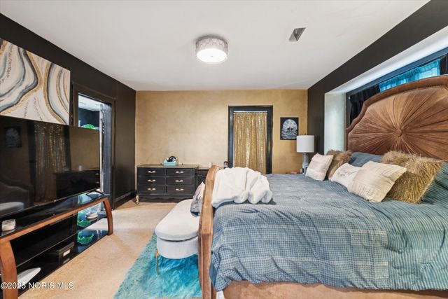 2927 Stickney Avenue, Toledo, OH 43608