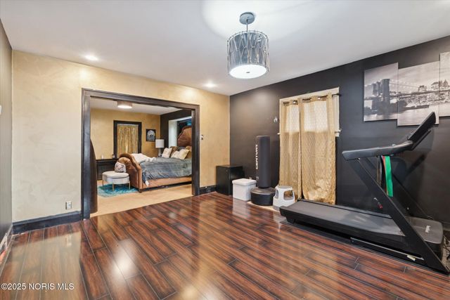 2927 Stickney Avenue, Toledo, OH 43608