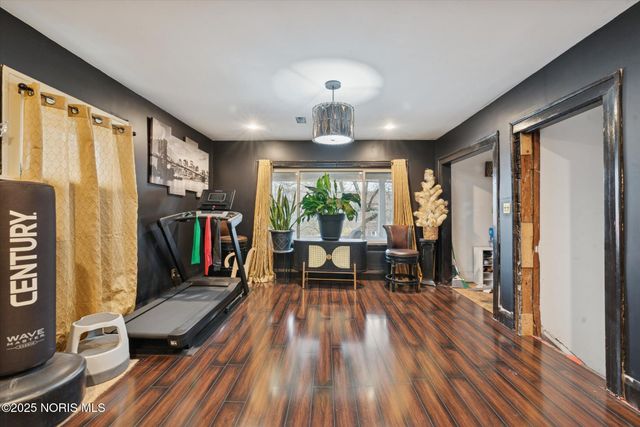 2927 Stickney Avenue, Toledo, OH 43608