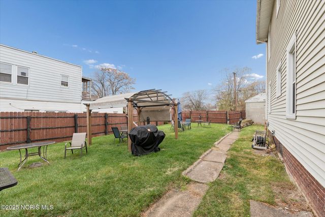 2927 Stickney Avenue, Toledo, OH 43608