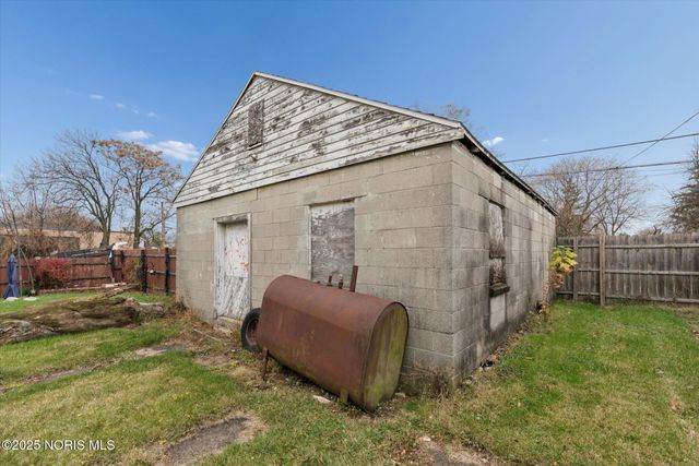 2927 Stickney Avenue, Toledo, OH 43608