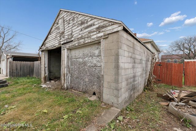 2927 Stickney Avenue, Toledo, OH 43608