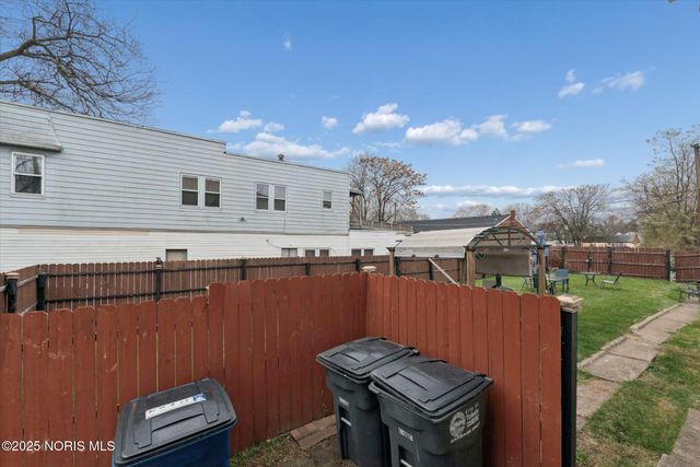 2927 Stickney Avenue, Toledo, OH 43608