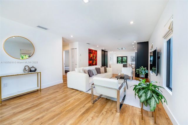 412 NW 41st St, Miami, FL 33127
