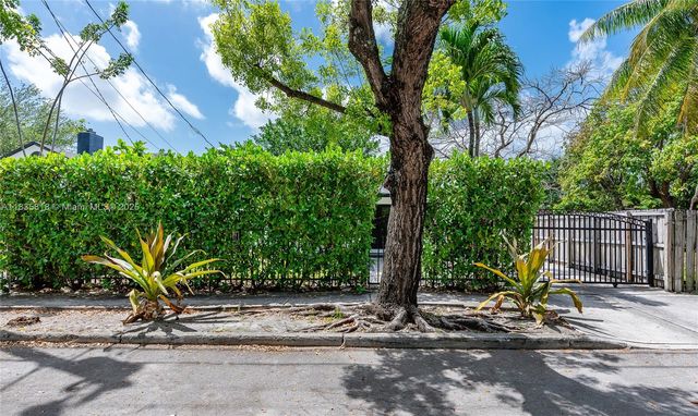 412 NW 41st St, Miami, FL 33127