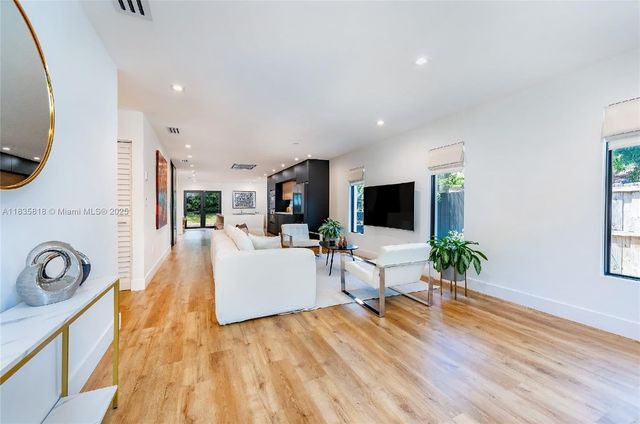 412 NW 41st St, Miami, FL 33127