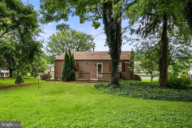 182 CLAREMONT DR, Seven Valleys, PA 17360