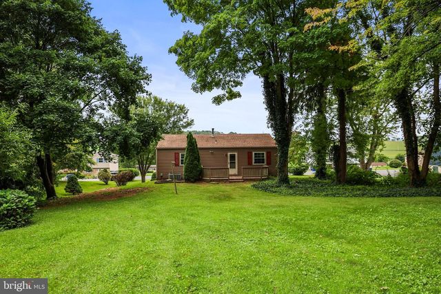 182 CLAREMONT DR, Seven Valleys, PA 17360