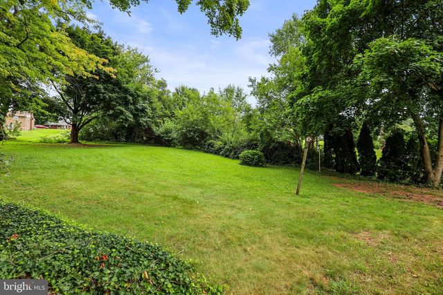 182 CLAREMONT DR, Seven Valleys, PA 17360