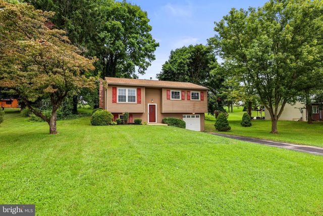 182 CLAREMONT DR, Seven Valleys, PA 17360