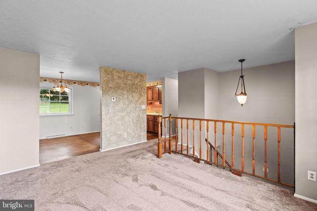182 CLAREMONT DR, Seven Valleys, PA 17360