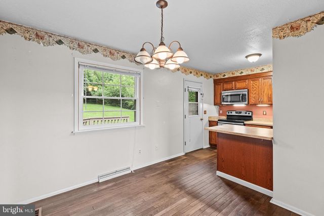 182 CLAREMONT DR, Seven Valleys, PA 17360