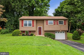 182 CLAREMONT DR, Seven Valleys, PA 17360