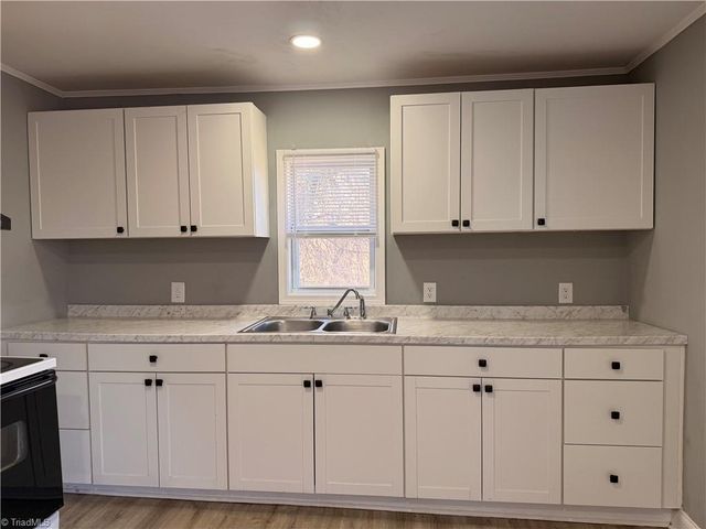 2421 Daisy Street, Winston-salem, NC 27107