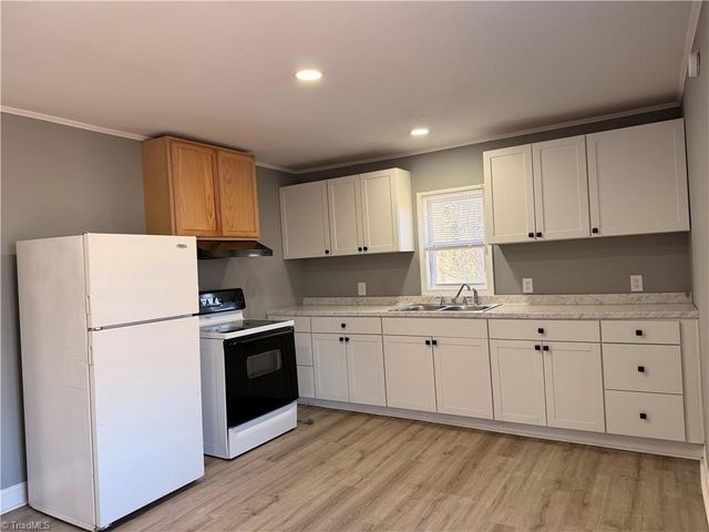 2421 Daisy Street, Winston-salem, NC 27107