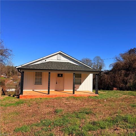 2421 Daisy Street, Winston-salem, NC 27107