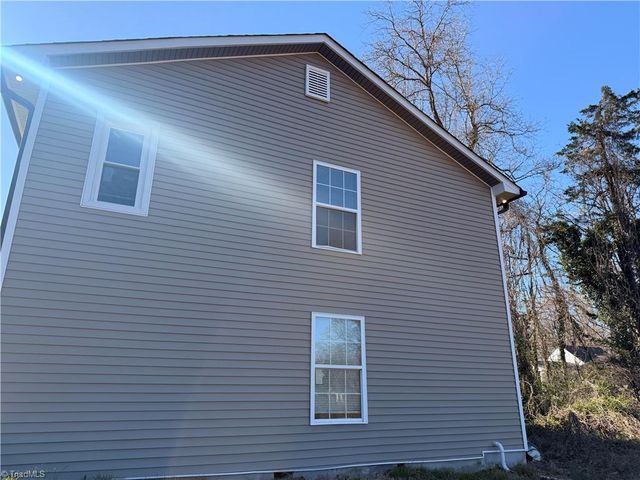 2421 Daisy Street, Winston-salem, NC 27107