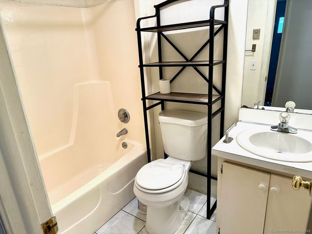 9 Cinnamon Springs 9, South Windsor, CT 06074