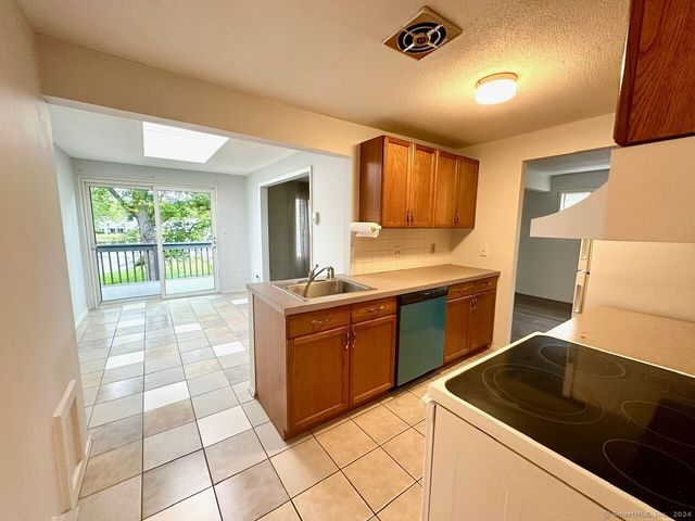 9 Cinnamon Springs 9, South Windsor, CT 06074