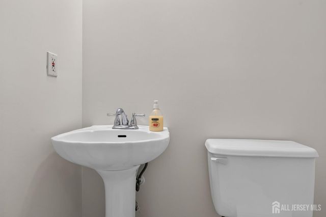 1308 Commons Drive 8, East Brunswick, NJ 08816