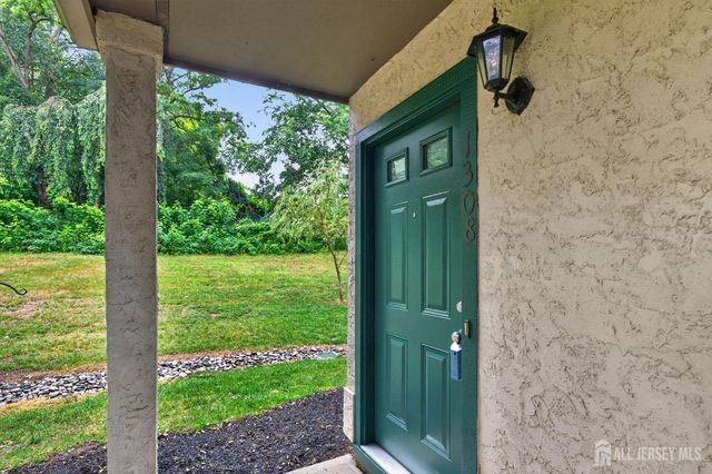 1308 Commons Drive 8, East Brunswick, NJ 08816