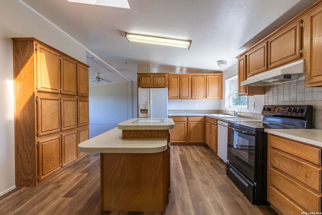 214 STARBURST TRL, Seguin, TX 78155