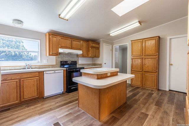 214 STARBURST TRL, Seguin, TX 78155