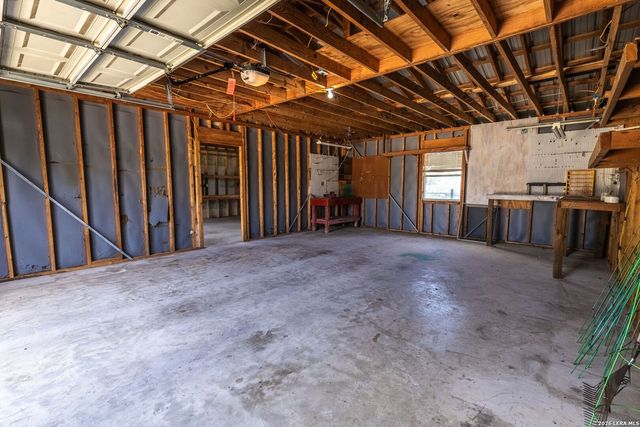 214 STARBURST TRL, Seguin, TX 78155
