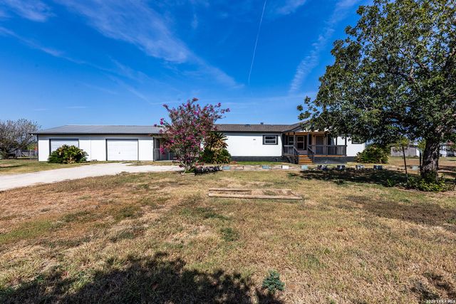 214 STARBURST TRL, Seguin, TX 78155
