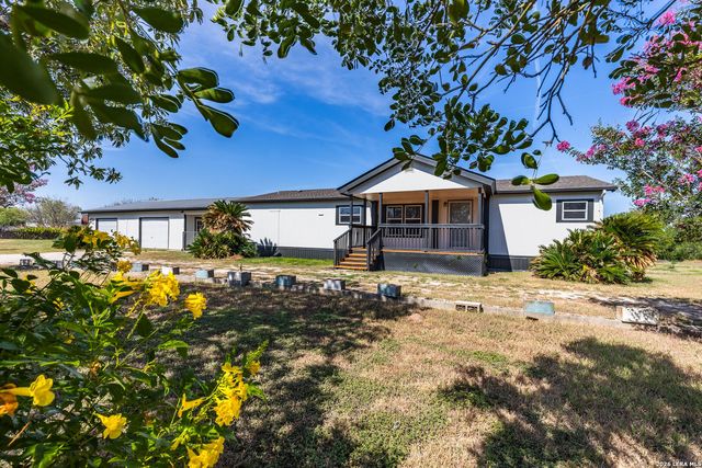 214 STARBURST TRL, Seguin, TX 78155