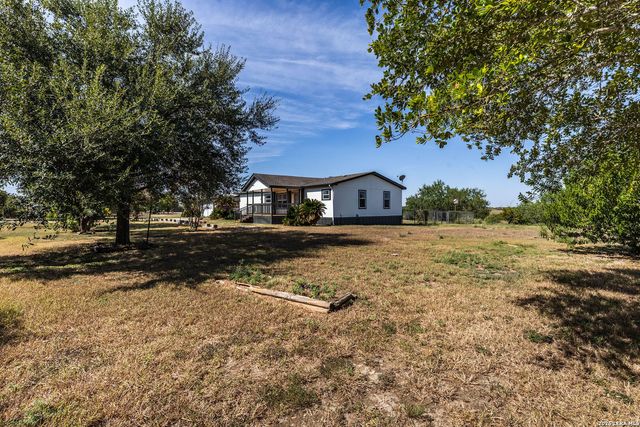 214 STARBURST TRL, Seguin, TX 78155