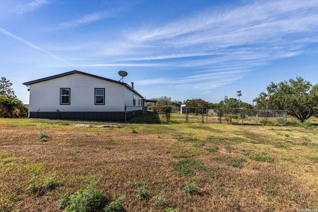 214 STARBURST TRL, Seguin, TX 78155