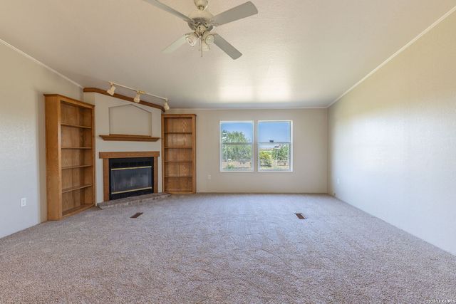 214 STARBURST TRL, Seguin, TX 78155