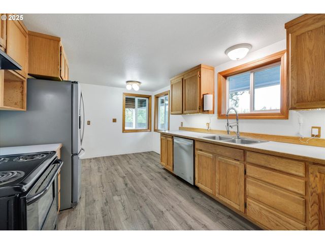 16731 S HARDING Rd, Oregon City, OR 97045