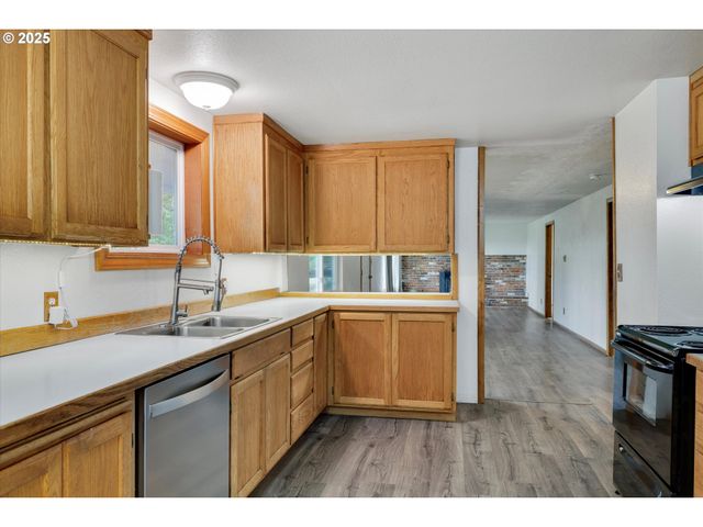 16731 S HARDING Rd, Oregon City, OR 97045