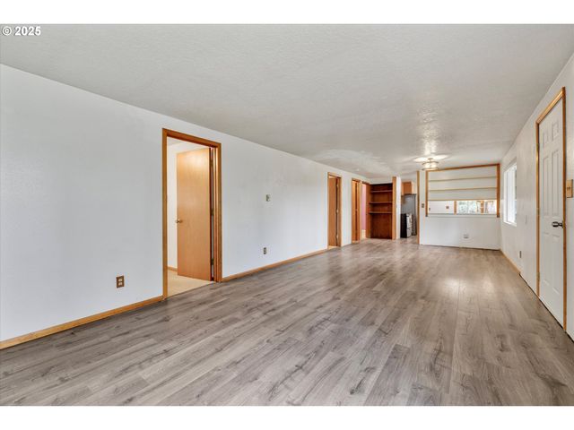 16731 S HARDING Rd, Oregon City, OR 97045