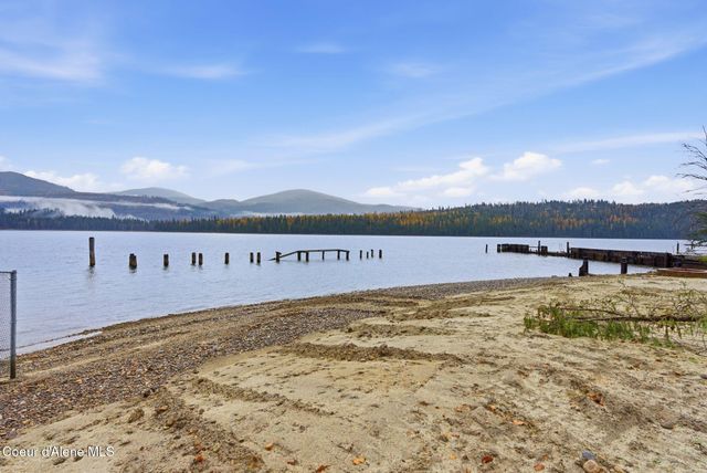 25 Rebecca Ln, Nordman, ID 83848