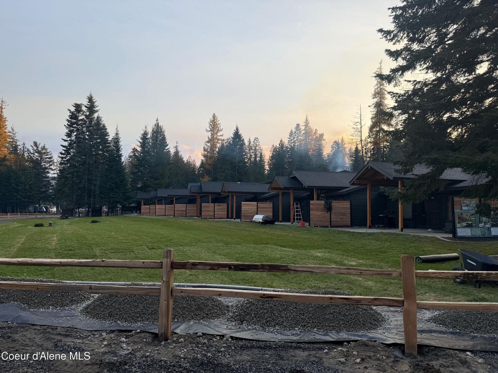 25 Rebecca Ln, Nordman, ID 83848