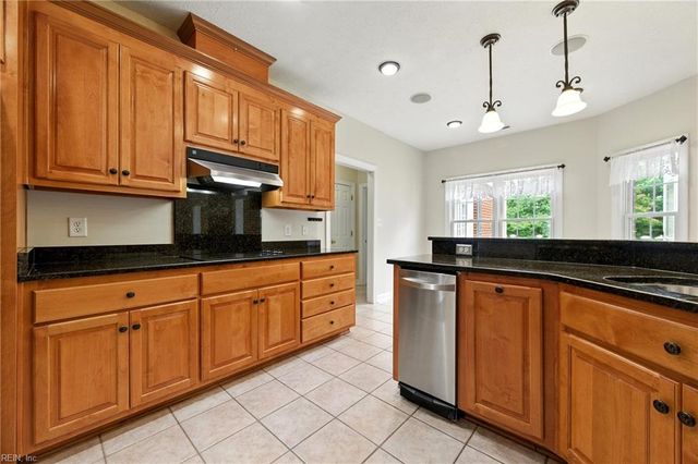 10 Pheasant DR, Poquoson, VA 23662