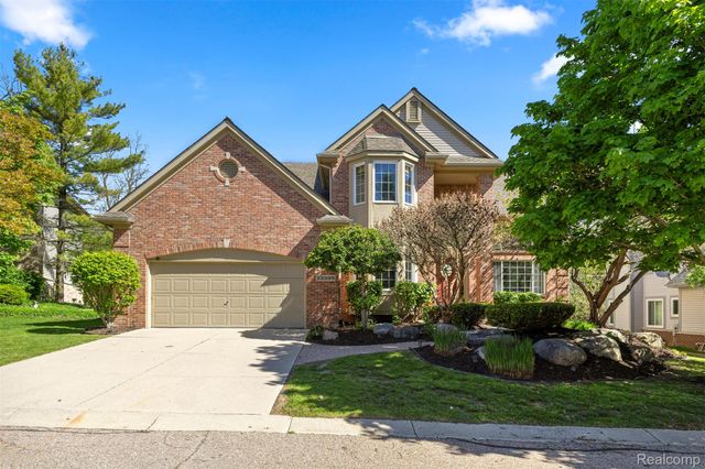 23395 Mission Lane, Farmington, MI 48335