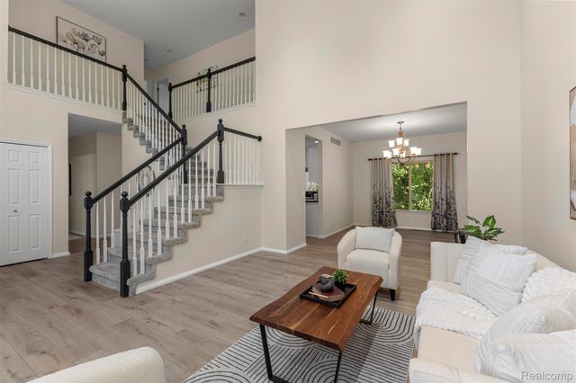 23395 Mission Lane, Farmington, MI 48335